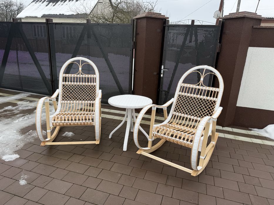 Крісло гойдалка.