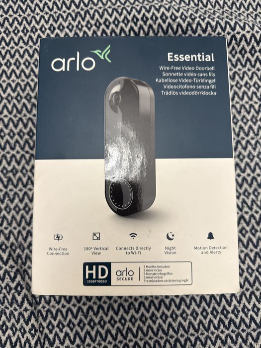 беспроводной видеодомофон Arlo Essential Wire-Free Video Doorbell.