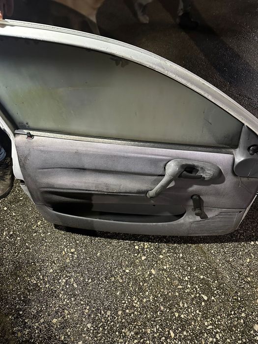 Corsa b portas e bagageira