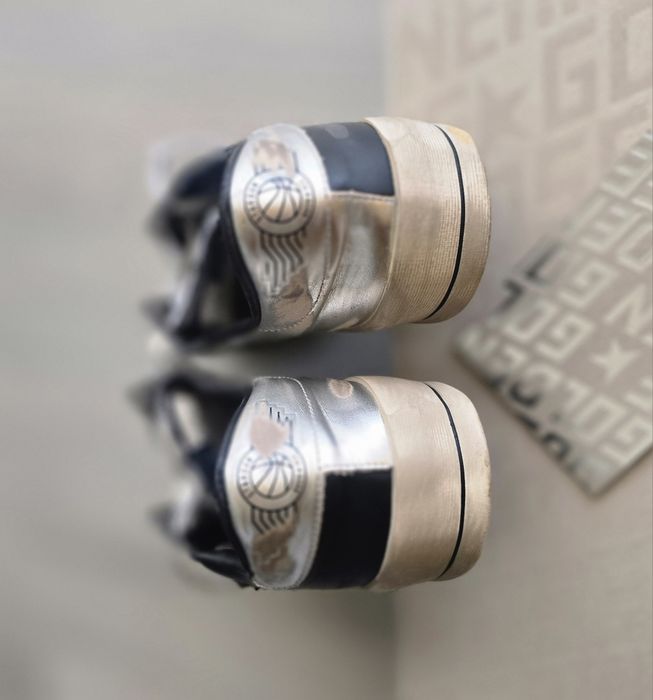 Golden Goose Stardan LTD Edition
Stardan glitter-detail sneakers 
Stardan glitter-detail sneakers