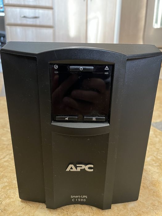 Джерело безперебійного живлення APC Smart-UPS C1500VA lcd