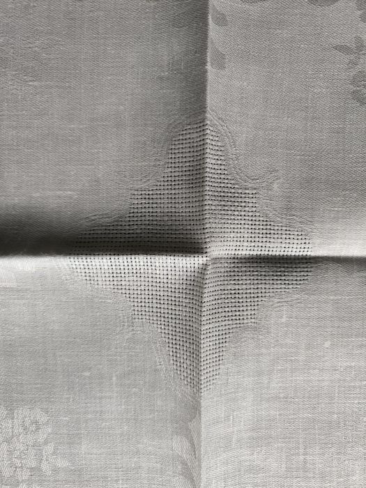 Toalha de mesa (240x140) 100% linho com 12 guardanapos.