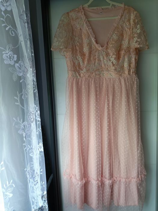 Sukienka maxi z siateczką pudrowy róż XXL