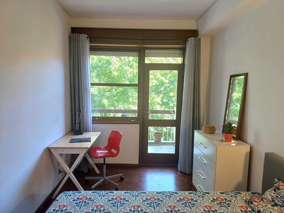 Quarto Estudante junto Univ Católica e Campo Alegre