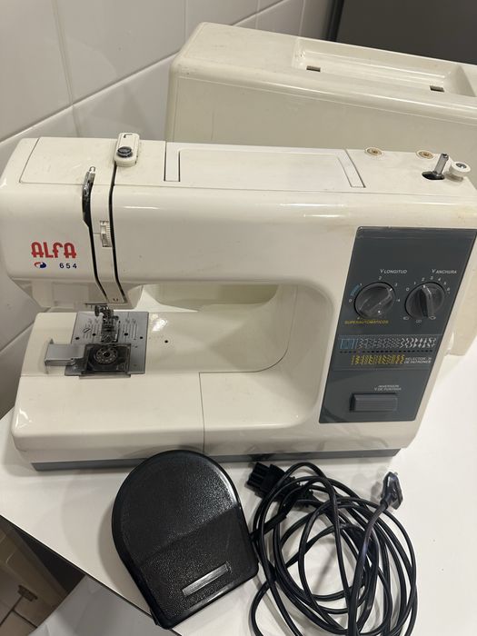 Máquina de Costura Alfa 654