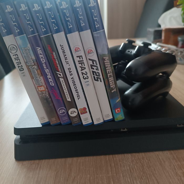 konsola ps4 dwa pady oraz 8 gier