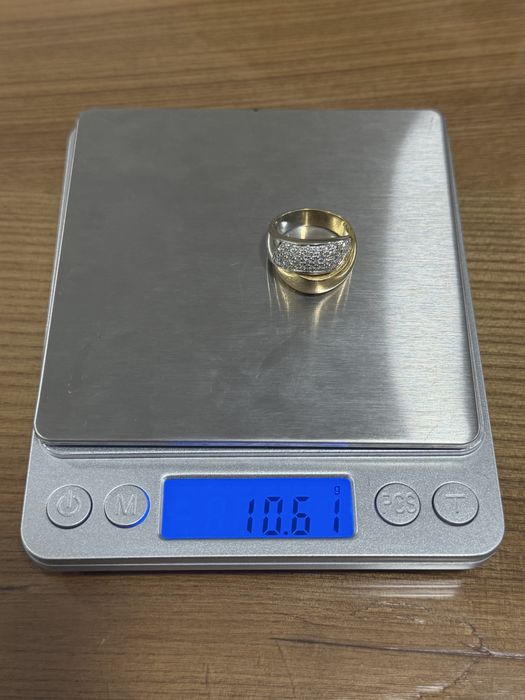 Anel de ouro com diamantes