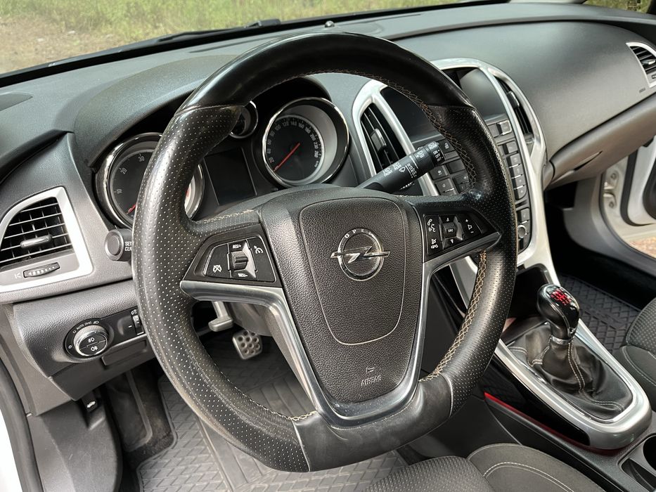Opel astra j 2011