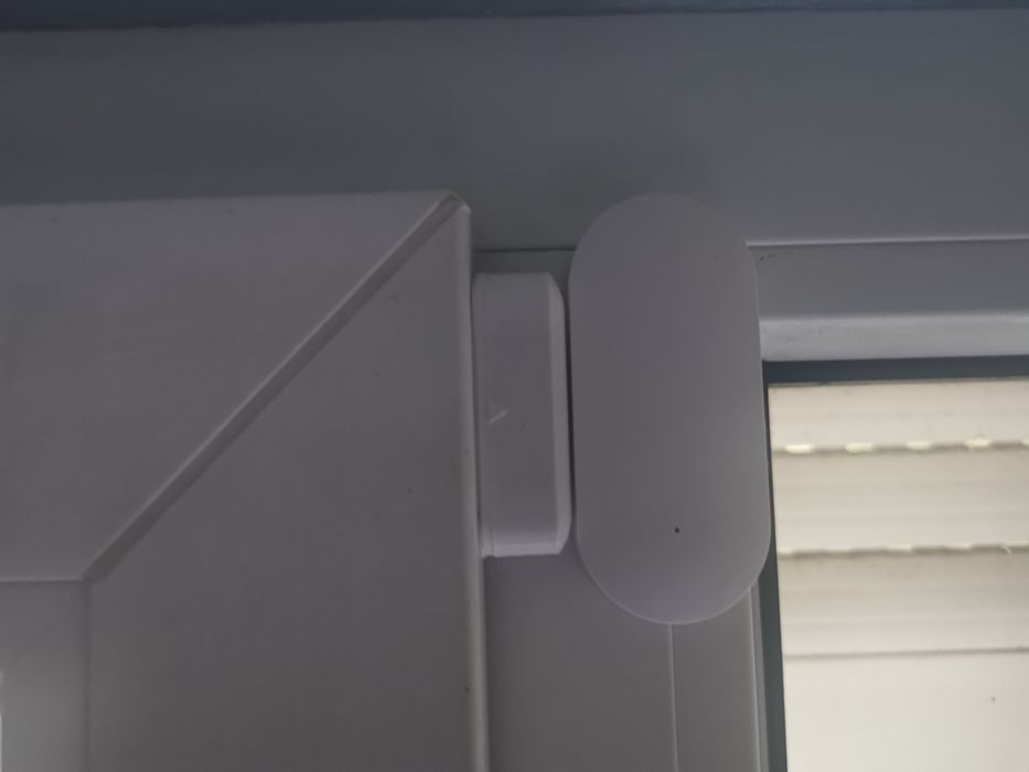 Zestaw alarm Tuya 9 kontaktronów sim WiFi dwie syreny