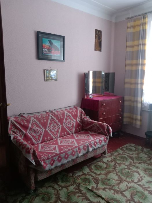 Терміново продам 1 квартиру центр під бізнес