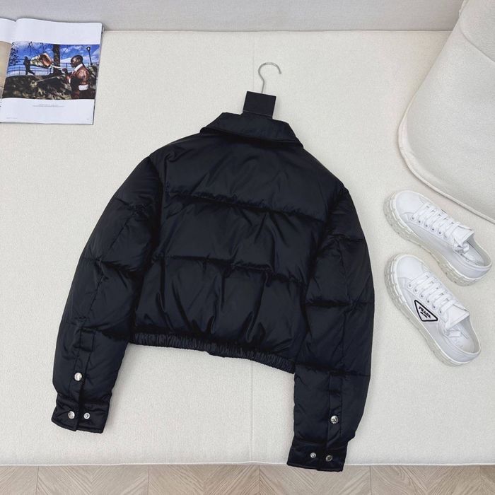 Продаю куртку prada