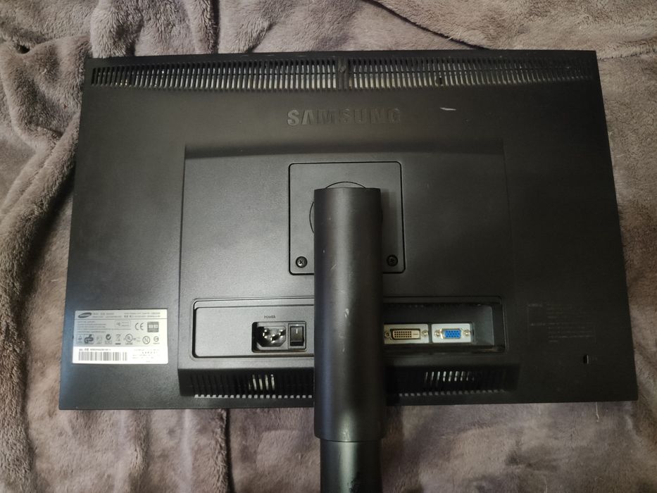 Монитор Samsung B2240. В отличном состоянии.