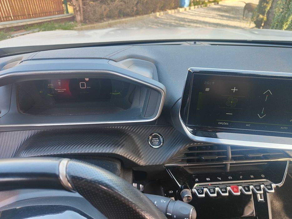 Peugeot 2008 1.2 PureTech GT EAT8