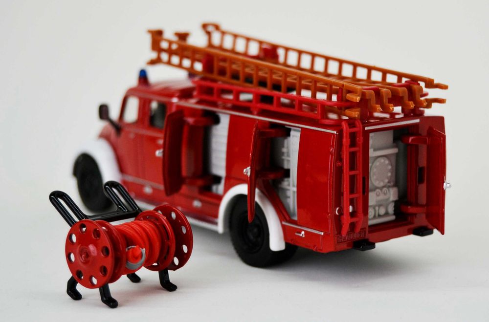 Carro miniatura de coleção 1:50