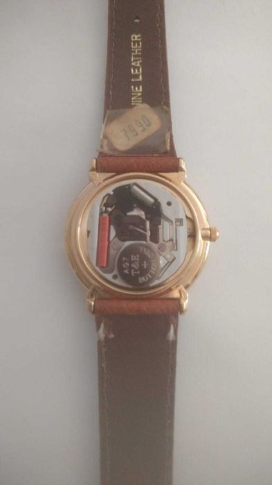 Timex, em estado novo, dourado