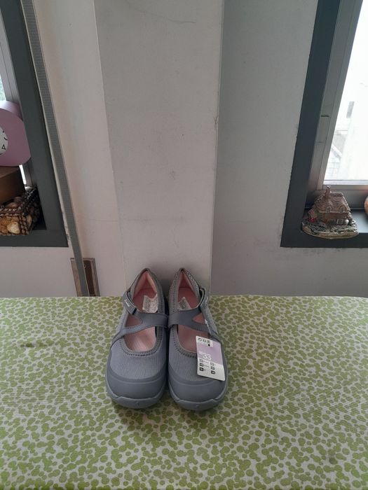 Vendo Sabrinas de Criança DECATHLON muito bonitas novas