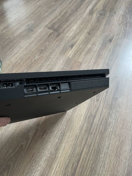 Ps 4 slim 1 tb в відмінному стані з  двома джойстиками