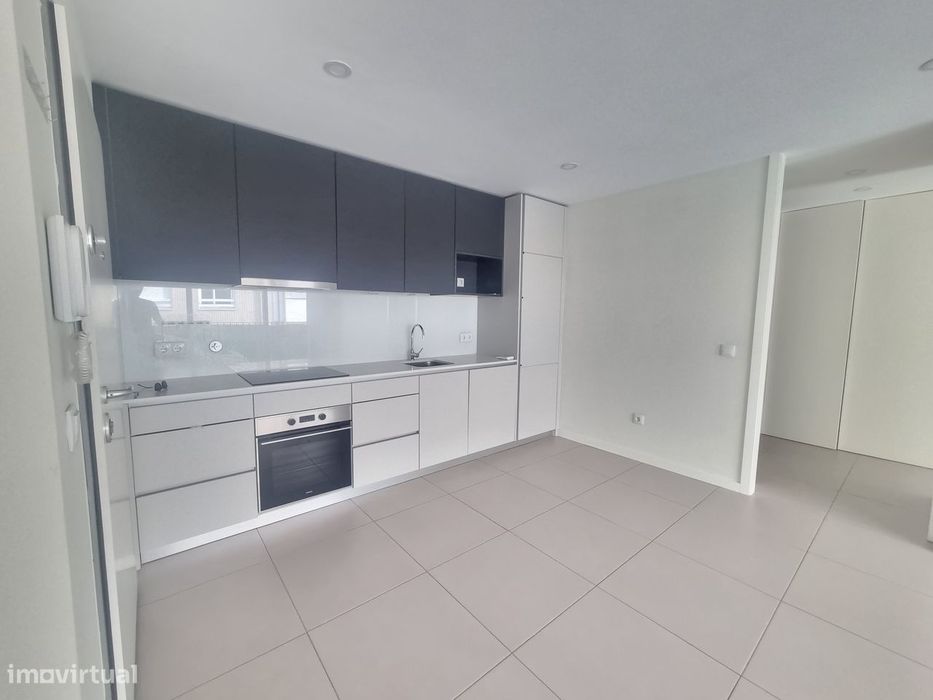 T1 C/Novo- C/Terraço e Lugar de garagem- Próx. Rua Costa Cabral, Porto