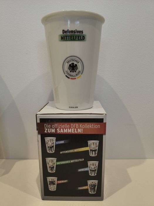 Kolekcja porcelanowych kubków Deutscher fussball