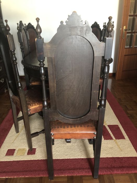 Solid extendable table with 6 chairs64739232581635127