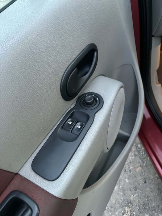 Renault modus 1.2  2005 rok.