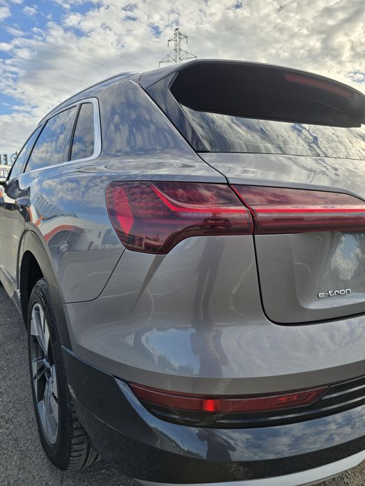 Продаж AUDI e-tron 55 Quattro / 95 кВт / Full-Led digital Matrix
2020