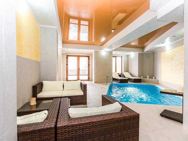 Продається будинок у серці Карпат зі СПА та критим басейном