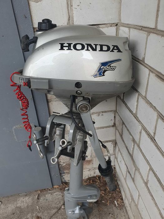 Продам  лодку Suzumar  с мотором Honda
