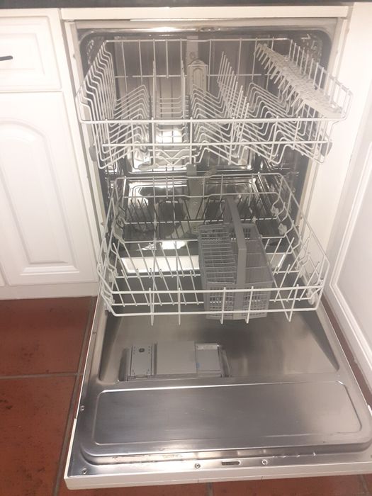 Máquina bosch de lavar loiça impecável.