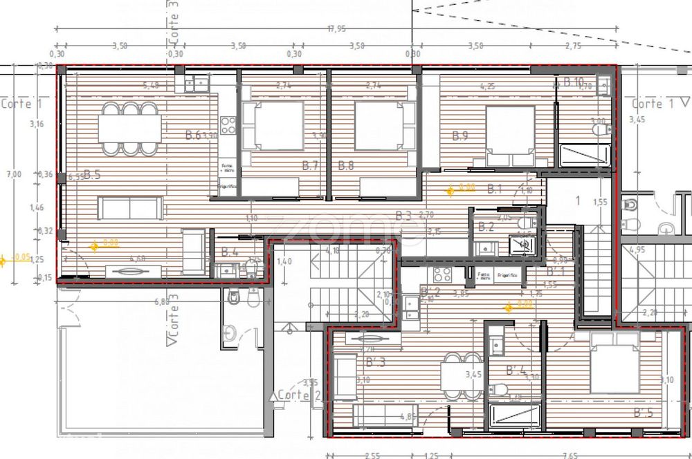 Investimento T3 + T1 | 170m² + 42m2 Garagem | Perto da Praia