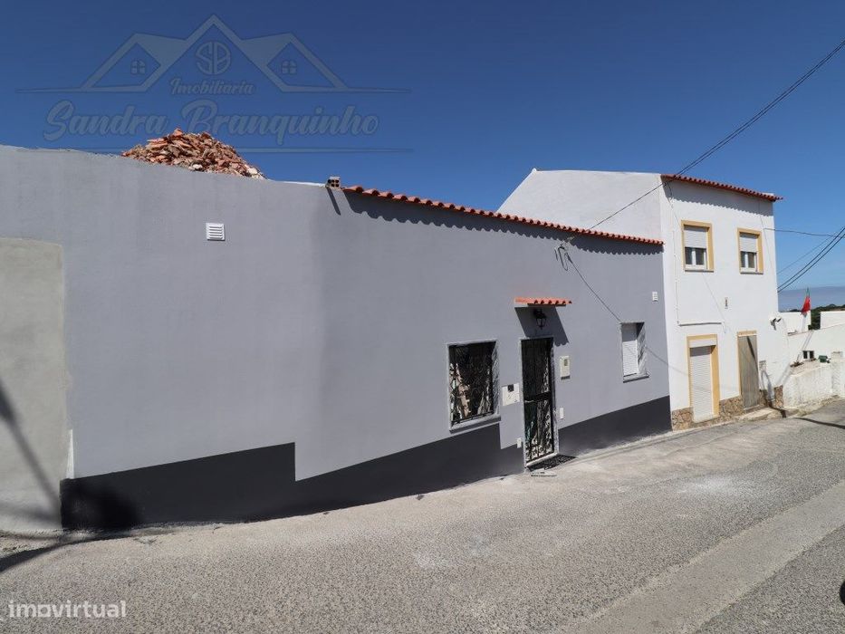 Moradia T2+1(nova) com garagem e terraço