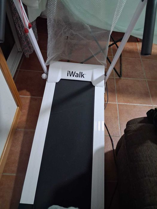 Esteira muito boa e nova