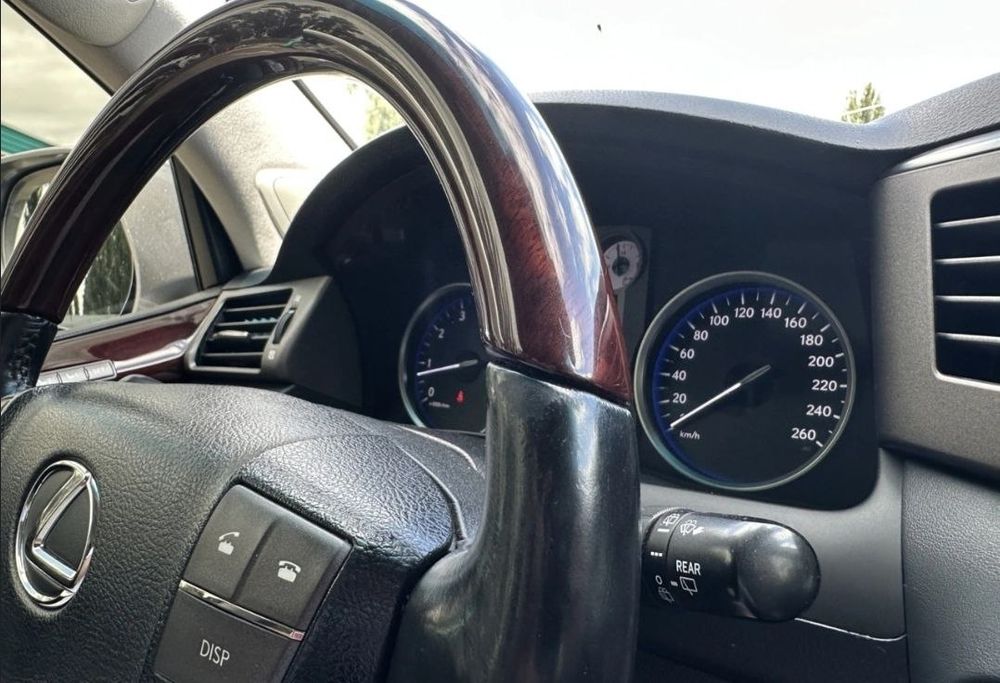 Lexus LX570 2011 офіциал!