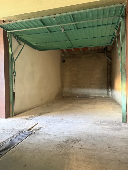 Aluga Arrenda Garagem Fechada – Junto ao Mercado de Fátima