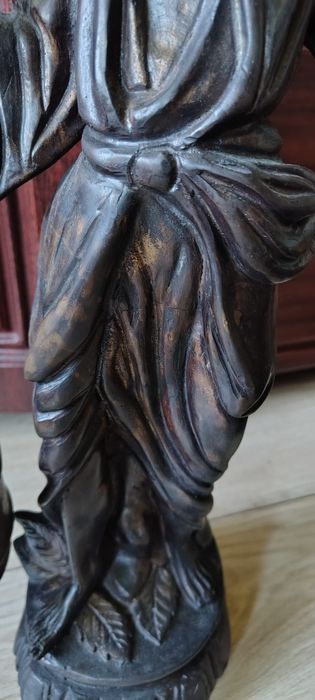 Stara duża rzeźba z brązu - Chińczyk niosący wodę