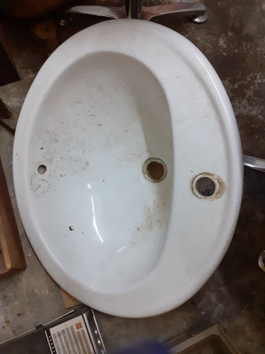 3 lavatórios ( 2 de encastrar)