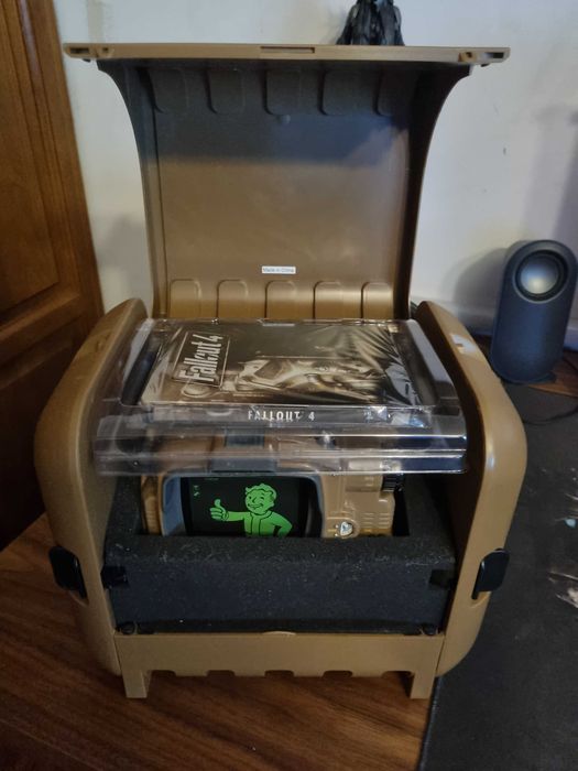 Fallout 4 collector's edition pip boy PS4 Novo com o jogo ainda SELADO