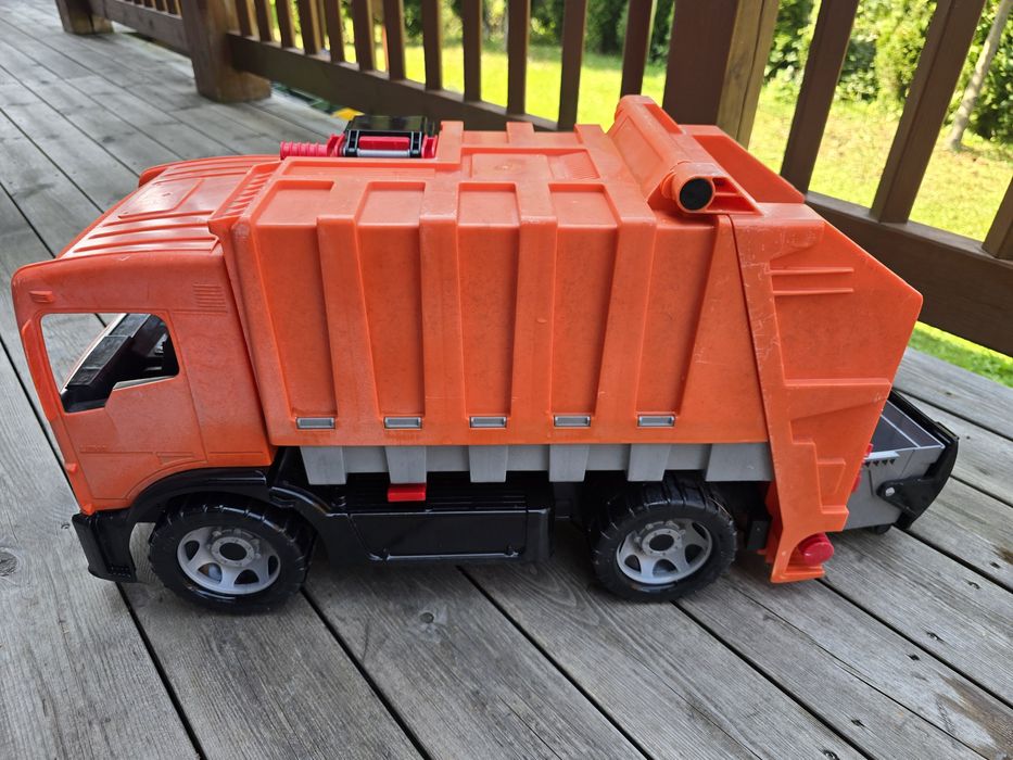 Śmieciarka GIGANT LENA ruchome opuszczane kosze