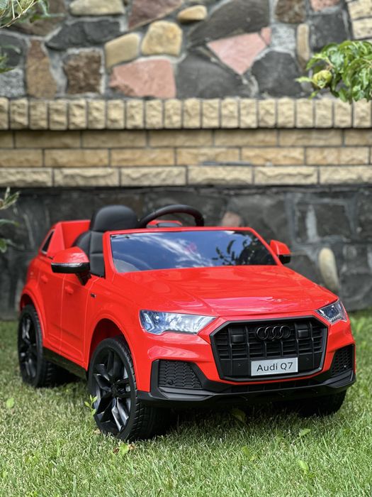 Дитяче авто Audi Q7 12V 2 двигуни пульт 2.4G Авто для дитини Детский