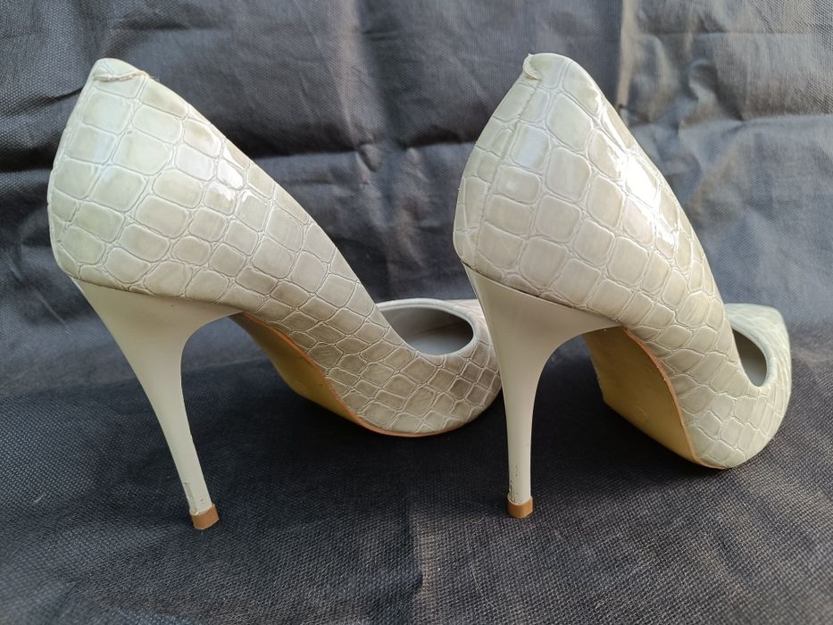 Buty damskie szpilki jasne 39