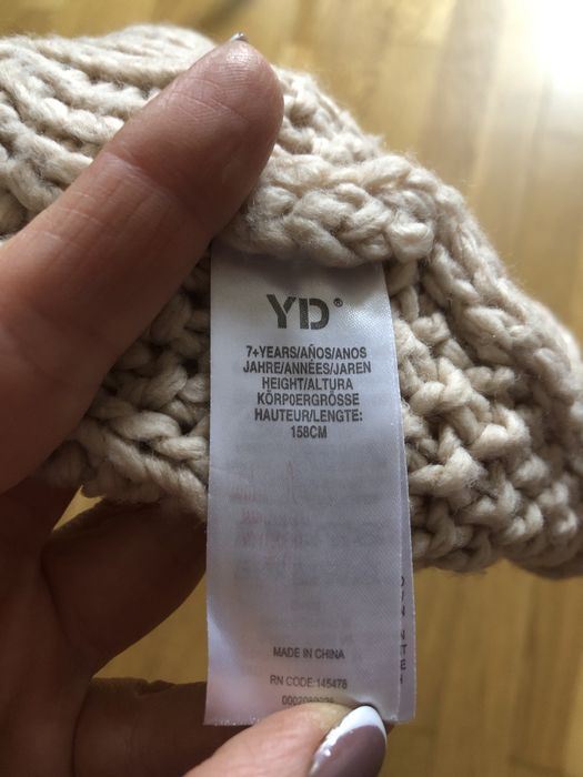 Шапка шапочка зима демісезон вязана зимова осіння весняна з бомбоном