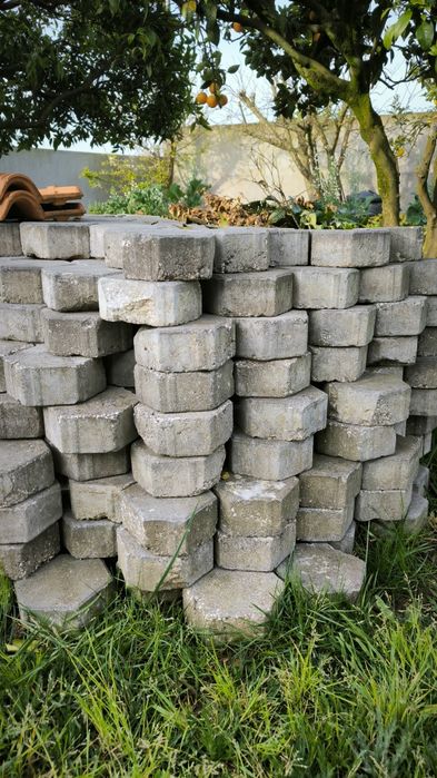 Vendo pedras de calçada