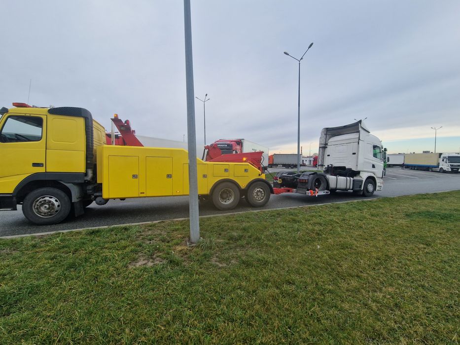 Pomoc drogowa  transport  maszyn  budowlanych  do 16 Ton holowanie tir