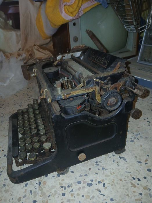 Antiga Maquina de escrever - Mercedes - Zella-Mehlis