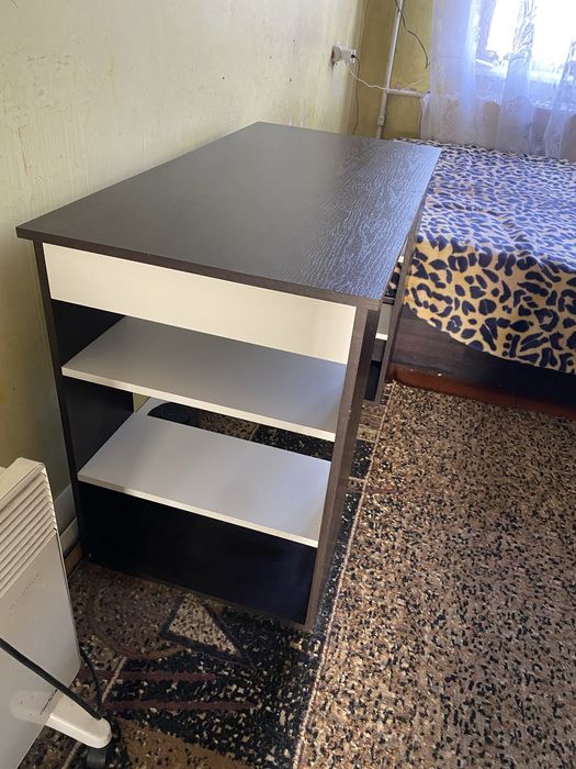 Продам сучасний стіл письмовий