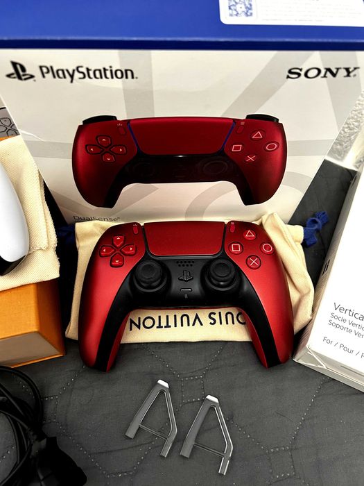 PLAYSTATION 5 1T - Raríssimas vezes usado com 2 controles + base para deixar de pé