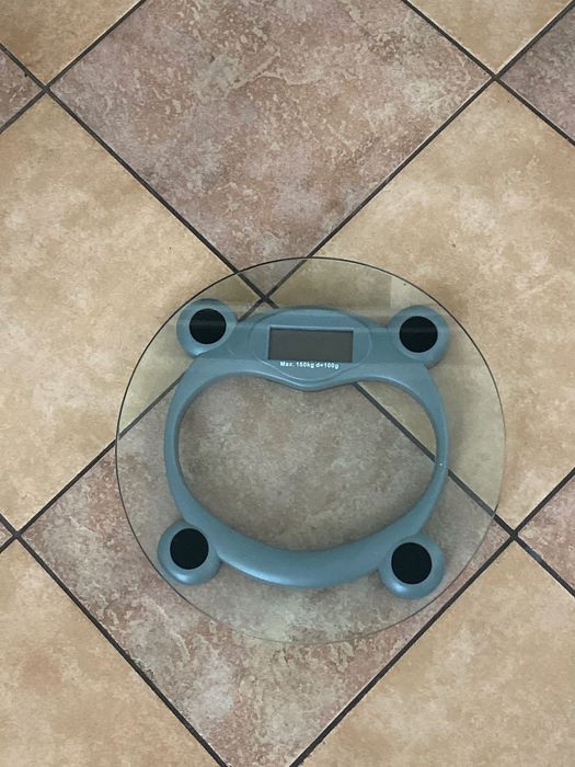 Szklana waga łazienkowa