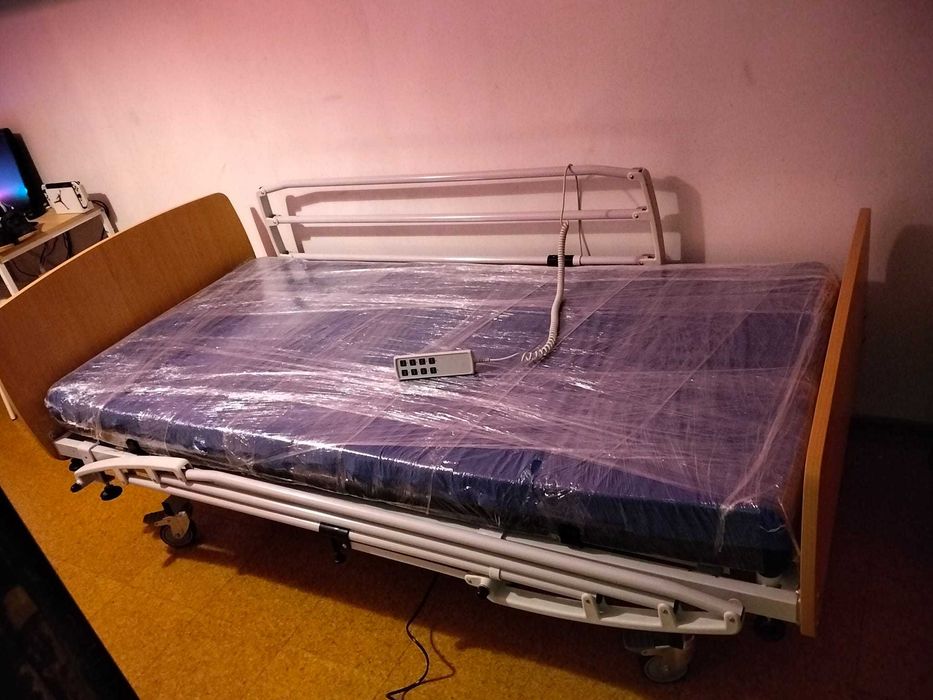 Cama hospitalar com comando