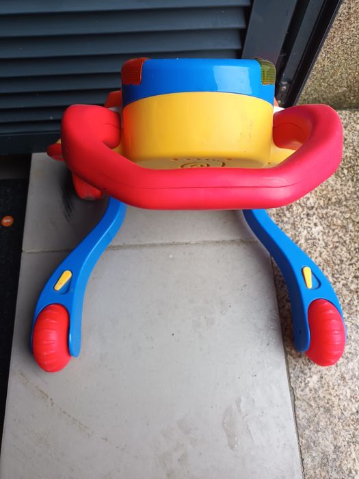 Andarilho chicco "primeiros passos musicais"