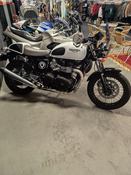 Triumph Thruxton 900